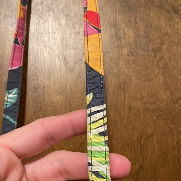 VERA BRADLEY floral adjustable crossbody purse. Pockets everywhere! Pretty!! - Picture 16 of 16